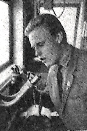 юный штурман Юрий Пейт в клубе Юных моряков -30 марта 1968