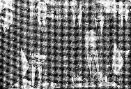 Майде X. гендиректор ПО Эстрыбпром и гендиректор фирмы Валио И. Хака подписывают договор о создании и деятельности СП ЭСВА - 02 08 1988