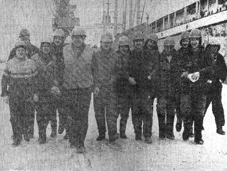 Медведев Владимир со своей бригадой  докеров-механизаторов – ТМРП Эстрыбпром 28 02 1985
