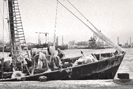 Рыбный порт Таллина  зимой  1966