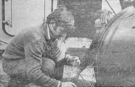 Эхте Тайво  рыбмастер  и его помощник Райво Херне  заняты проверкой  стампа. - ПP СОВЕТСКАЯ РОДИНА 20 12 1973
