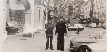 Антверпен, конец апреля 1978 года – Сергей Баландин  и полицейский на ратушной площади