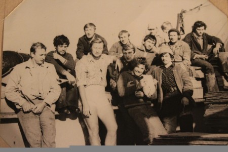 Лембит рыбмастер , первый слева, во главе бригады матросов  - ПР Крейцвальд  1976 год, ЦВА, капитан Кладиев