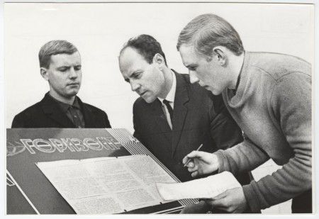 ТР Август Корк - члены экипажа Е. Борисов В. Коссаковский и Р. Страндберг готовят новый номер судовой газеты 1967 год