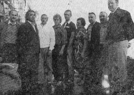 Фотография на память экипажу сделана в минуты рабочего перерыва  – МБ Лембит  Эстрыбпром  12 07 1985