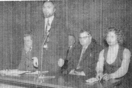 Кяспер Арне зам секретаря парткома на встрече с избирателями  - 17 02 1979 Эстрыбпром