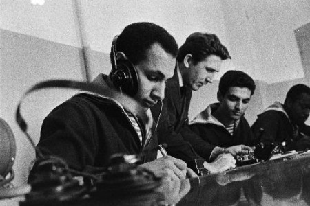 занятия курсантов-иностранцев  в радио классе  в ТМУРП   1966-68