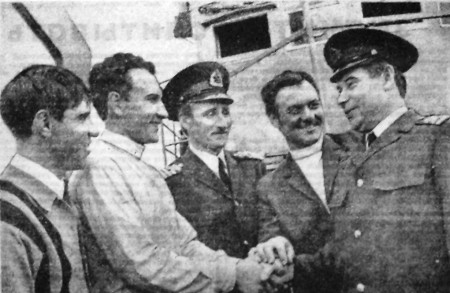 Григорьев Михаил 2-й механик  справа СРТ 4543  награжден орденом Трудового Красного Знамени 23 июля 1971