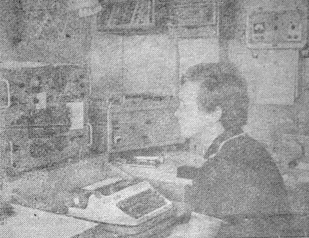 Соколов Вячеслав радиооператор первого класса за работой - РТМС-7510 Мустъярв 04 01 1975 Фото   Н.   Косенко.