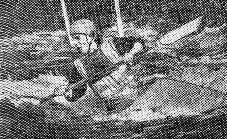 На  перекате – команда   Эстрыбпрома по гребному слалому 19 04 1988