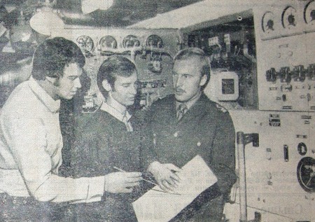 3-й электромеханик Геннадий Никулин, 4-й механик  Желобков Станислав и 4-й электромеханик  Владимир Кривошея ТР Ханс Пегельман  - 23 апреля 1974 года