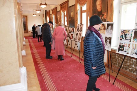 Фотовыставка Женщины Эстрыбпрома