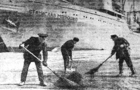 Служба капитана порта на уборке территории  - ТМРП  21  04 1971