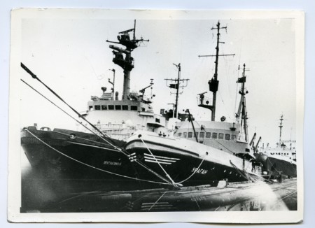 МСБ Неотразимый и Ураган стоят  борт о борт в Эстрыбпром - 1986