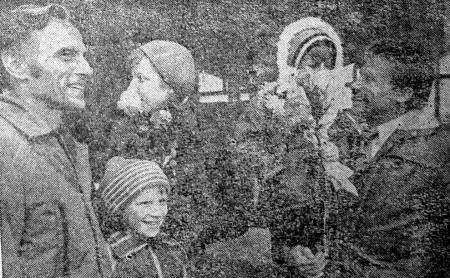 Радостная встреча с родными   и близкими в аэропорту Таллина - СРТР-9080 19 10 1978