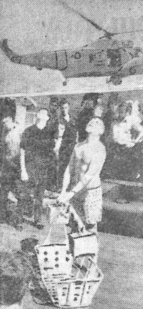 Лавелли  Хью забирают на борт американского вертолета - ПБ Иоханнес Варес 1963