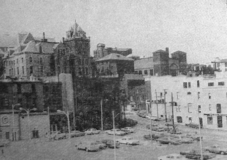 СЕНТ-ДЖОНС  (КАНАДА).  Вид города с  причала,  у  которого  швартуются  суда – 15 04 1975 Фото  В. Фридмана.