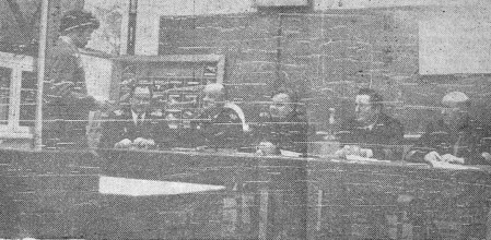 Малеванный А. курсант, сдает экзамен   по устройству судна – Пярнуский УКК 15 02 1975