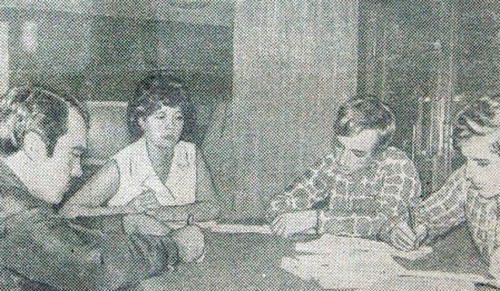 Занятия с учащимися школы ведет заведующая пунктом Клавдия Михайловна Качалкина ПР  Крейцвальд- 28 мая 1974 года