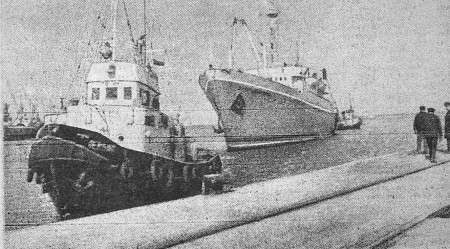 МБ Лембит  заводит БМРТ в порт  - 16 05 1972