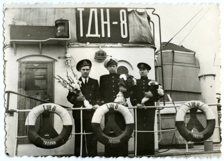 танкер ТДН-8 с экипажем в порту Таллин - 1955