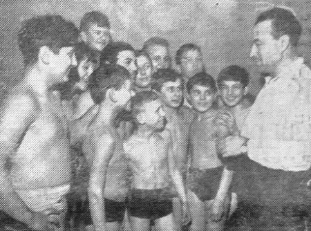 Агарков М. тренирует юных пловцов  - 12 02 1966