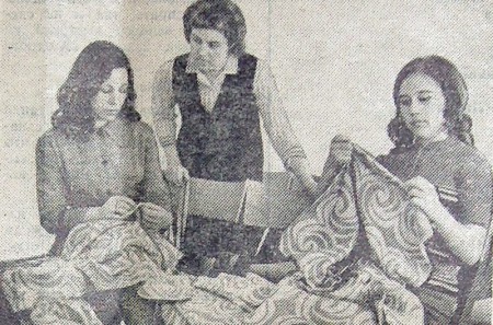 Н. Ялакас, Н. Сарапуу и И. Княгина готовят новые шторы на окна ЭРНК  ЭРПО Океан – 15 июня 1974 года