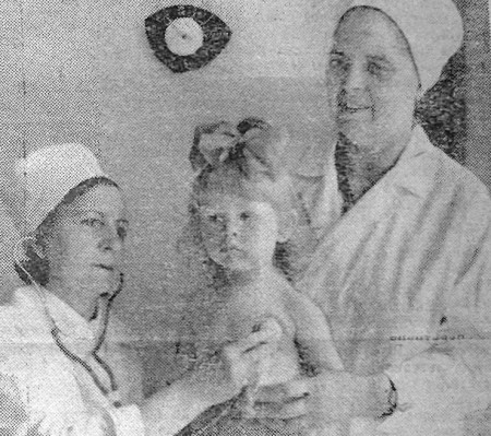 На приеме у медсестры - 138-й детский садик ЭРПО Океан 31 07 1975