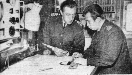 Аллаперт Э. 2-й помощник капитана и 3-й помощник Флегонтов Ю. МСБ Ураган    5 августа 1970