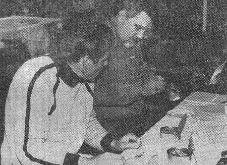 Пикат В. капитан-директор и Г. Кудряшов открывают дегустацию продукции -  РТМКС-901 Моонзунд 18 08 1987
