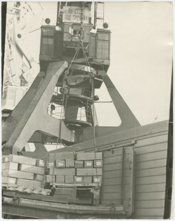 Перевалка рыбной продукции в Морском рыбном порту Пальяссааре 1981