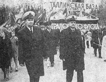 Коллектив ТБТФ на Первомайском параде – 08 05 1968