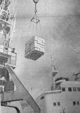 Портовики отлично потрудились на разгрузке Бриза -   06 09 1977