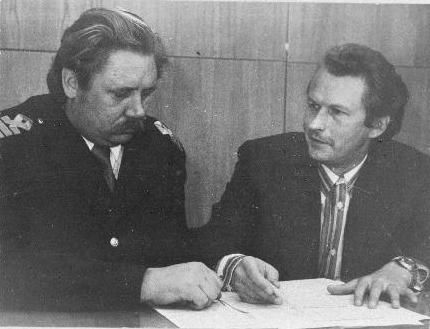Ильмар Ноор справа  -капитан СРТ Калана в рыбколхозе Хийу Калур  и старпом   Юрий Прикс  -1977 год