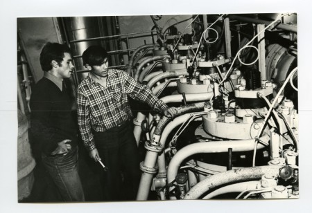мотористы  в машинном отделении ПБ Ян Анвельт 1978
