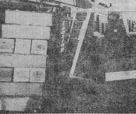 Загрузка   рефрижераторного   вагона   таллинскими   докерами-механизаторами - ТМРП 24 10 1987