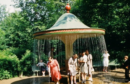 фонтан-шутиха Грибок (он же Зонтик) в Петродворце