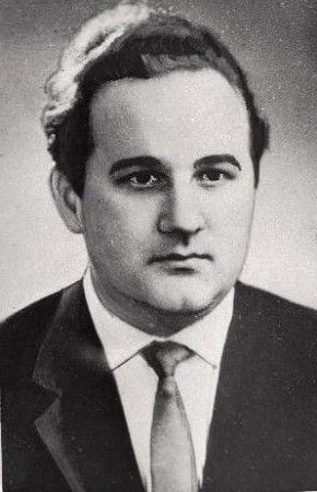 Виталий Нечитайло -   капитан СРТР 9103, кавалер ордена Ленина, в  1963 году  - База тралового флота