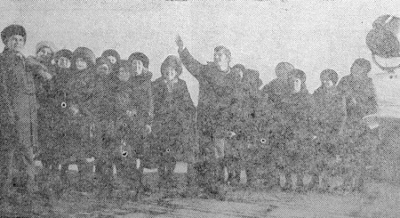 Эхте Тайво (в центре) технолог с работниками Союзпечати  на ПБ ФРИДЕРИК ШОПЕН  - 12 02 1977