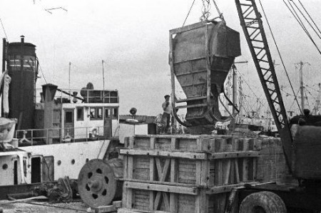Рабочий день в таллинском порту.  1962