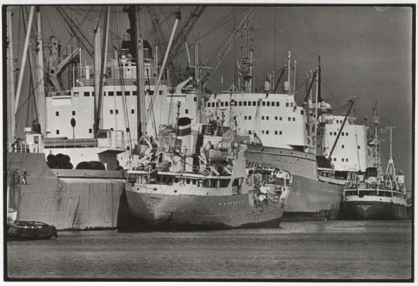 ПБ  Рыбак   Балтики на  переднем  плане - рыбный  порт Таллинна 1970  год