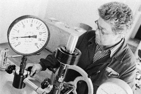 механик судоремонтного завода А. Пирназаров в 1971 году