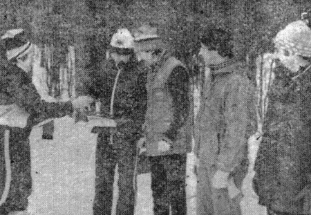 Команда лыжников ТМРП, занявшая первое место в эстафете - Эстрыбпром  11 02 1984