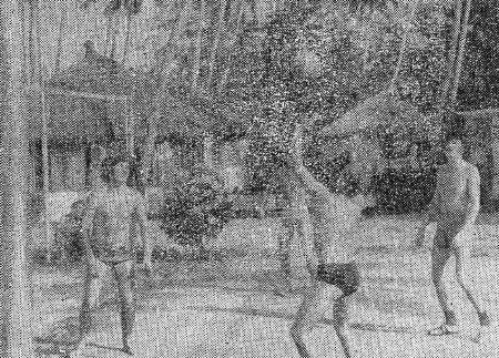 Порт Ломе. Группа членов экипажа транспортного  рефрижератора Бора на отдыхе в интерклубе. –  06 09 1979 Фото  В. Левшука.