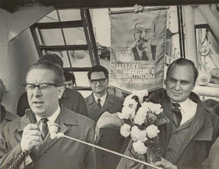 Каллион Игорь мэр Таллинна  поздравляет с трудовой победой рыбаков ПБ Рыбак балтики 1970 -е  годы