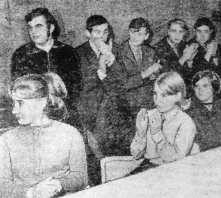 Члены экипажа слушают концерт самодеятельности  культбазы ЭРПО Океан -  ТР Аугуст Якобсон 16 10 1971