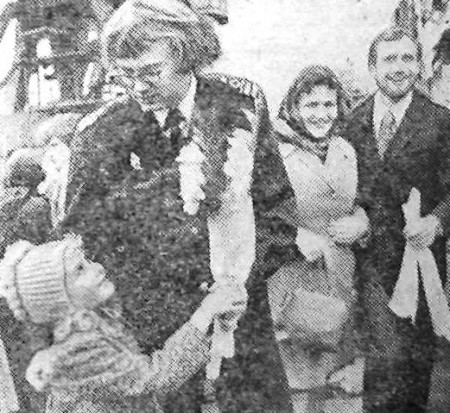 так встречали   экипаж   плавбазы в родном порту -  ПБ Фридерик Шопен 09 10 1976