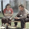 Целинники готовят обед у полевой кухни. 1955