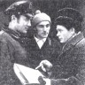 Степаненко В.  3-й штурман справа ,  мастер добычи А.  Андреев и  боцман  А.  Рессаар  СРТР-9040 - декабрь  1966 года