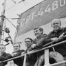 СРТ-4480 объединения Океан - матросы В. Цыба (слева на право), В. Ваяк, В. Терешкин, В. Кююле и Г. Пару после успешного рейса. 02  1969
